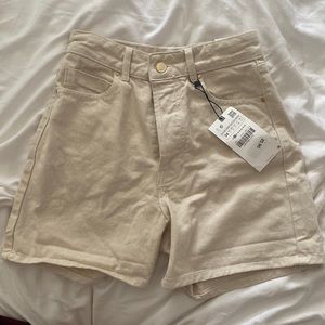 Zara Mom Short new with tags, cream/light tan perfect condition